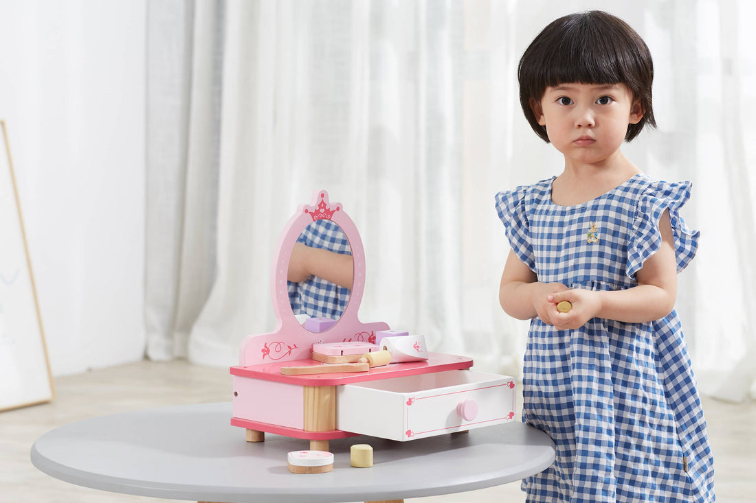 Wooden toy makeup set with a vanity table, mirror, and pretend beauty accessories. Perfect for imaginative role play and safe for kids aged 3+.